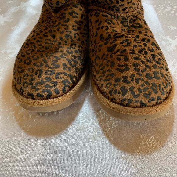 UGG Boots 1006072 Cheetah Animal Print Great Soles Fluffy Sz 6 Gorgeous - Picture 8 of 8